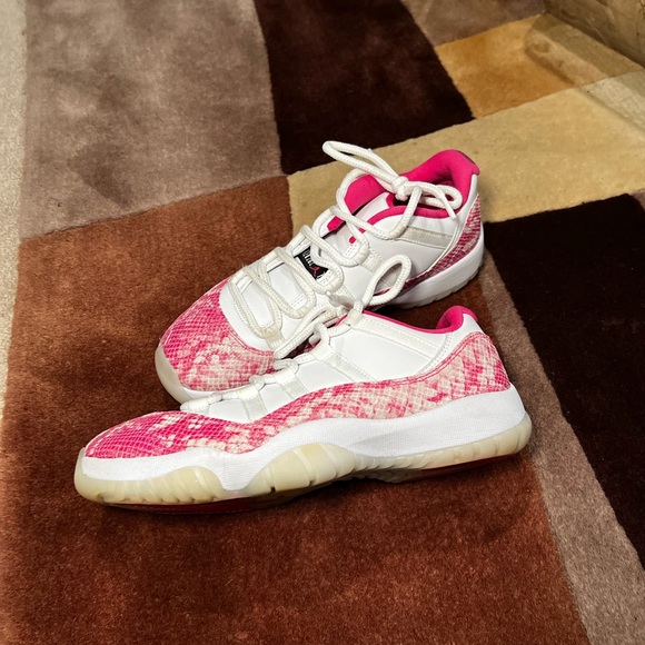 Jordan Pink Snake Skin - Picture 3 of 4